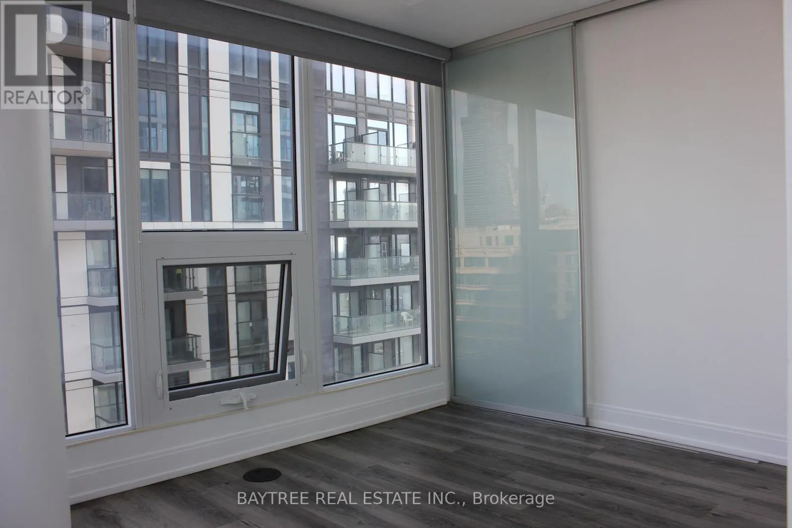 1811 - 181 DUNDAS STREET E