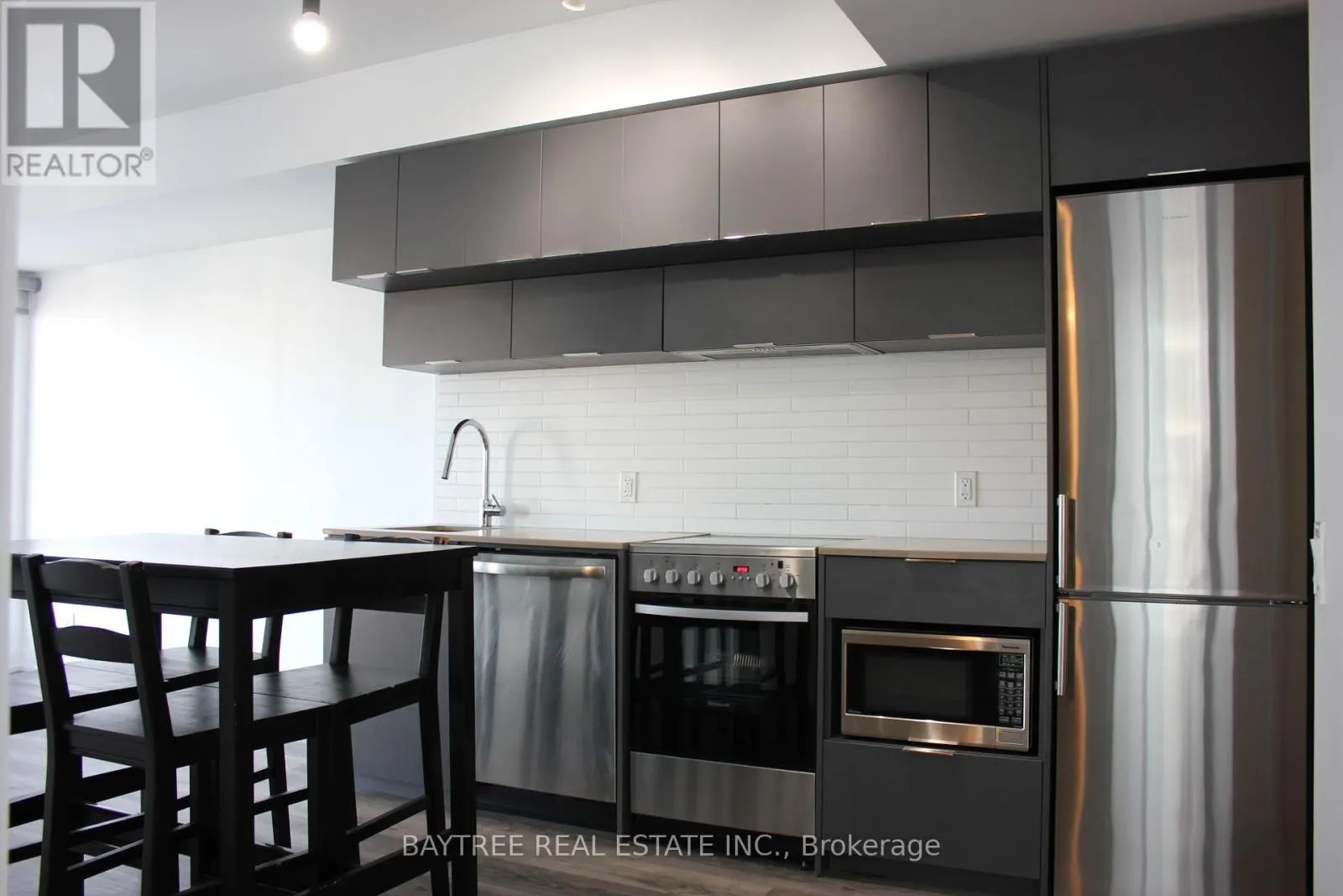 1811 - 181 DUNDAS STREET E