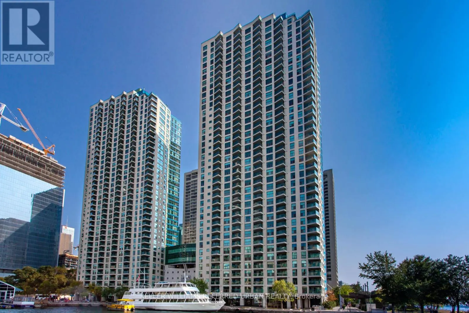 302 - 77 HARBOUR SQUARE
