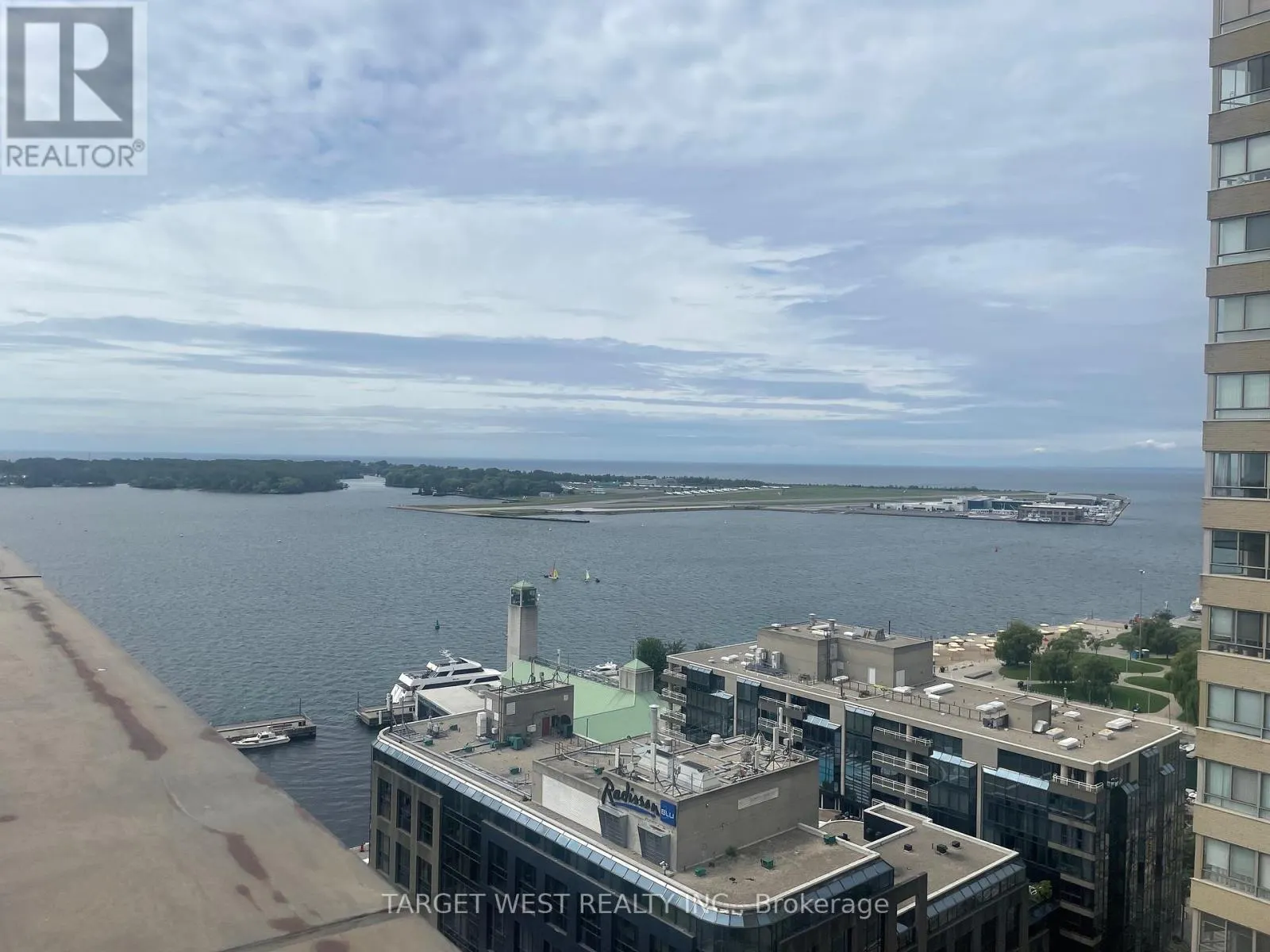1903 - 250 QUEENS QUAY W