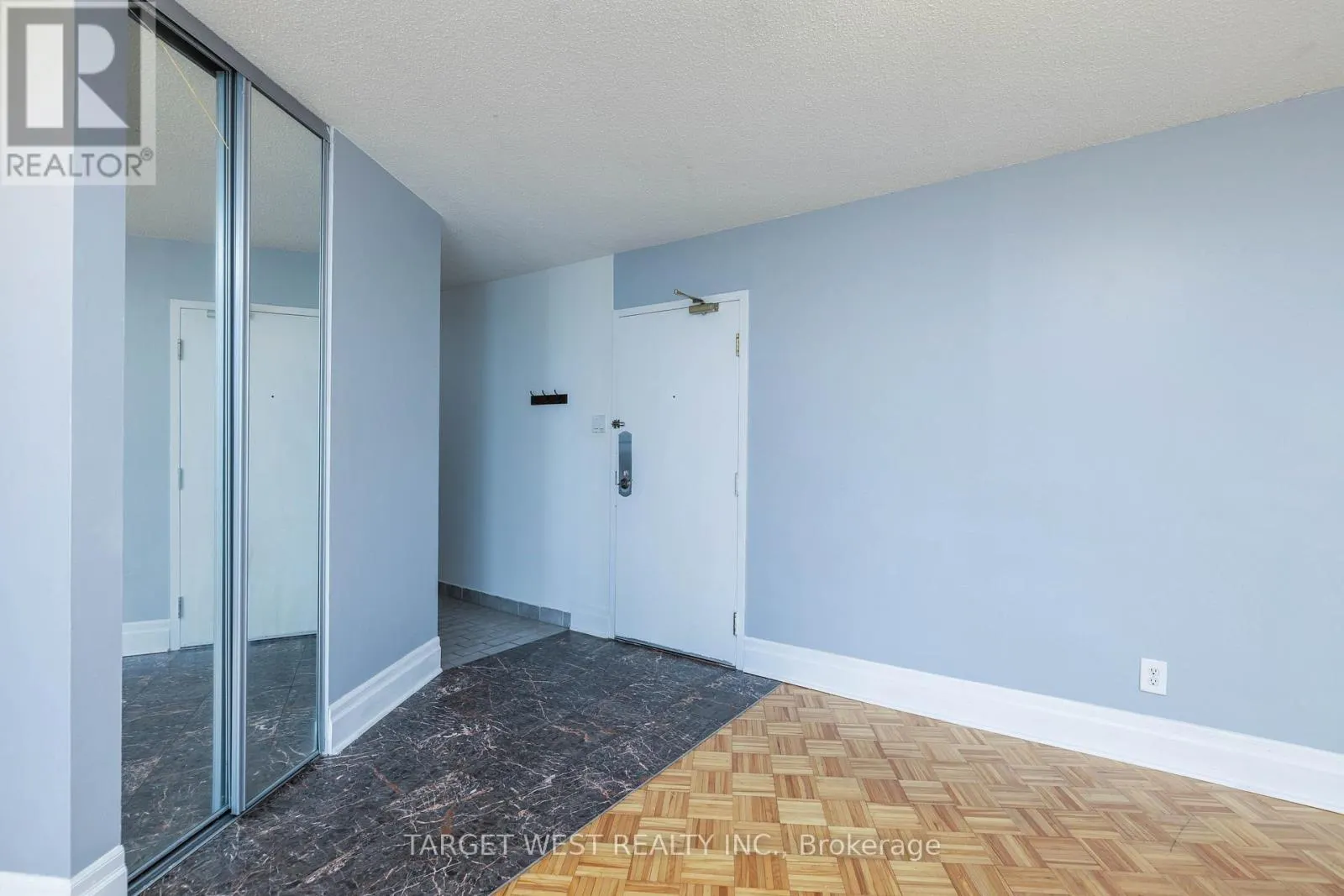 1903 - 250 QUEENS QUAY W