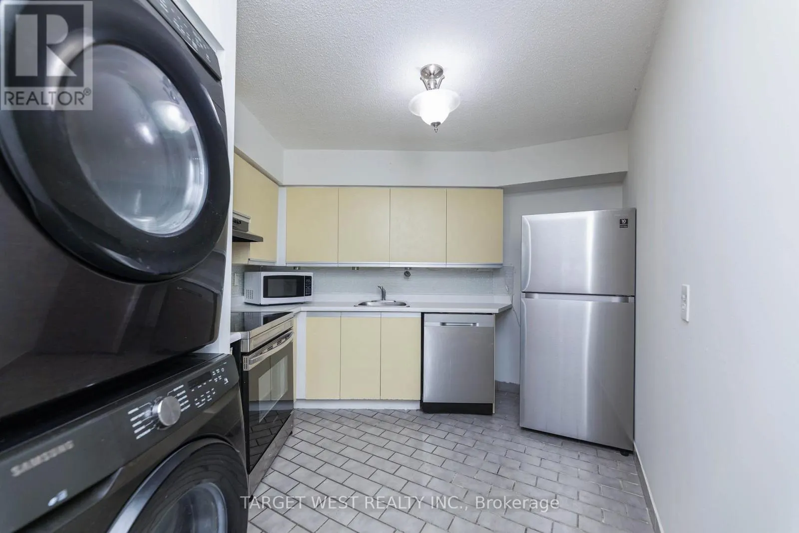 1903 - 250 QUEENS QUAY W