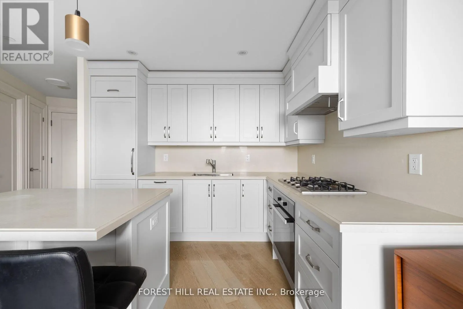 806 - 181 DAVENPORT ROAD
