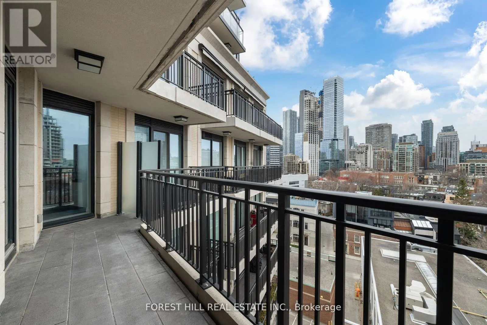 806 - 181 DAVENPORT ROAD