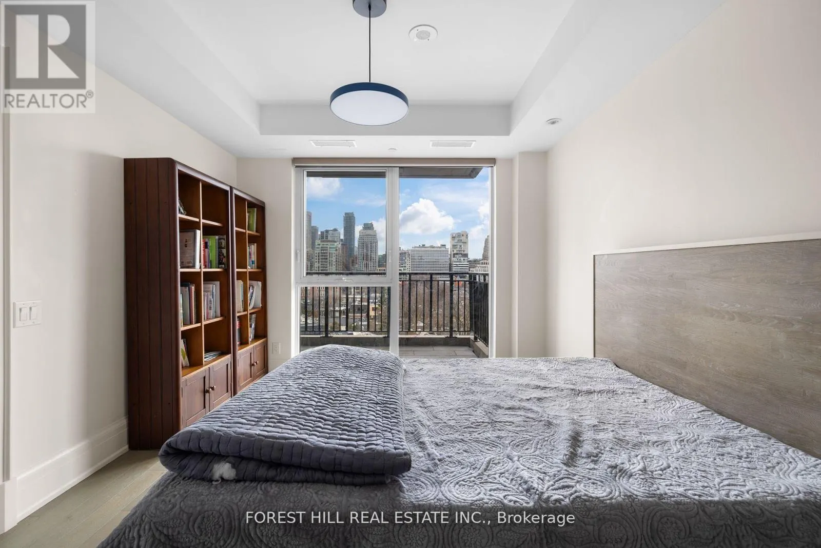 806 - 181 DAVENPORT ROAD