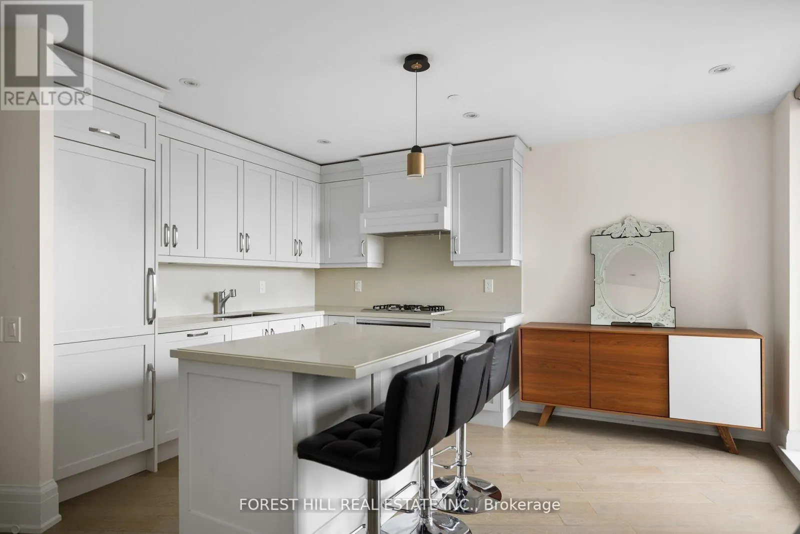 806 - 181 DAVENPORT ROAD