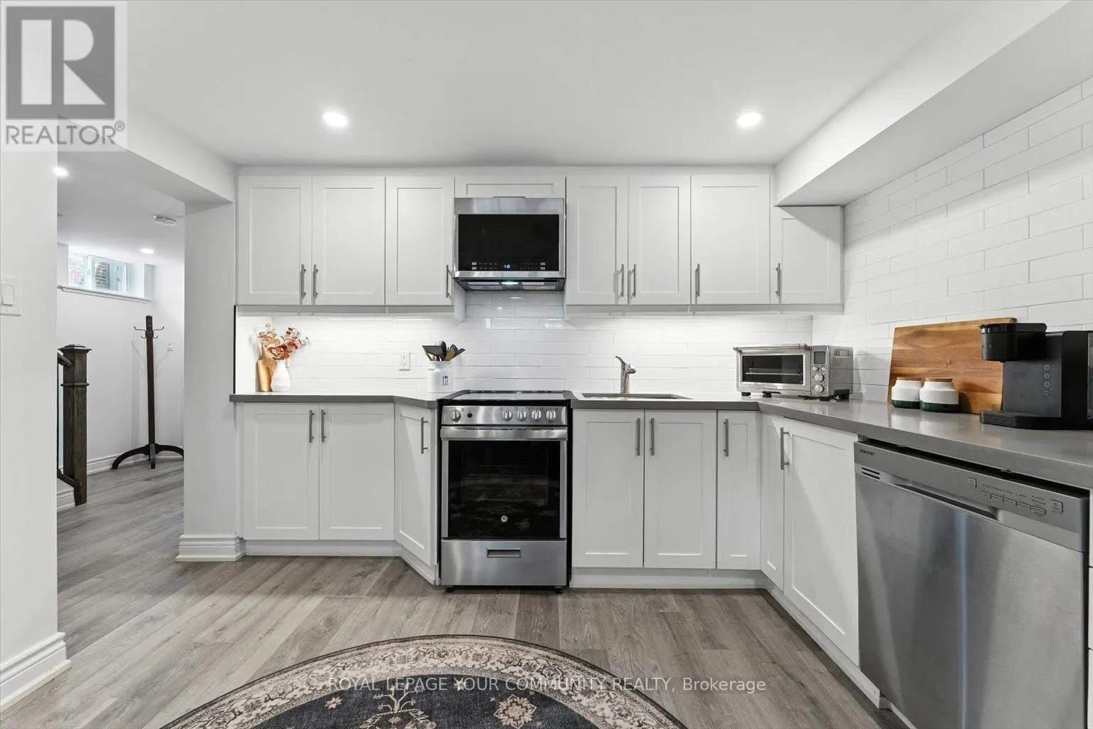 33 MURELLEN CRESCENT