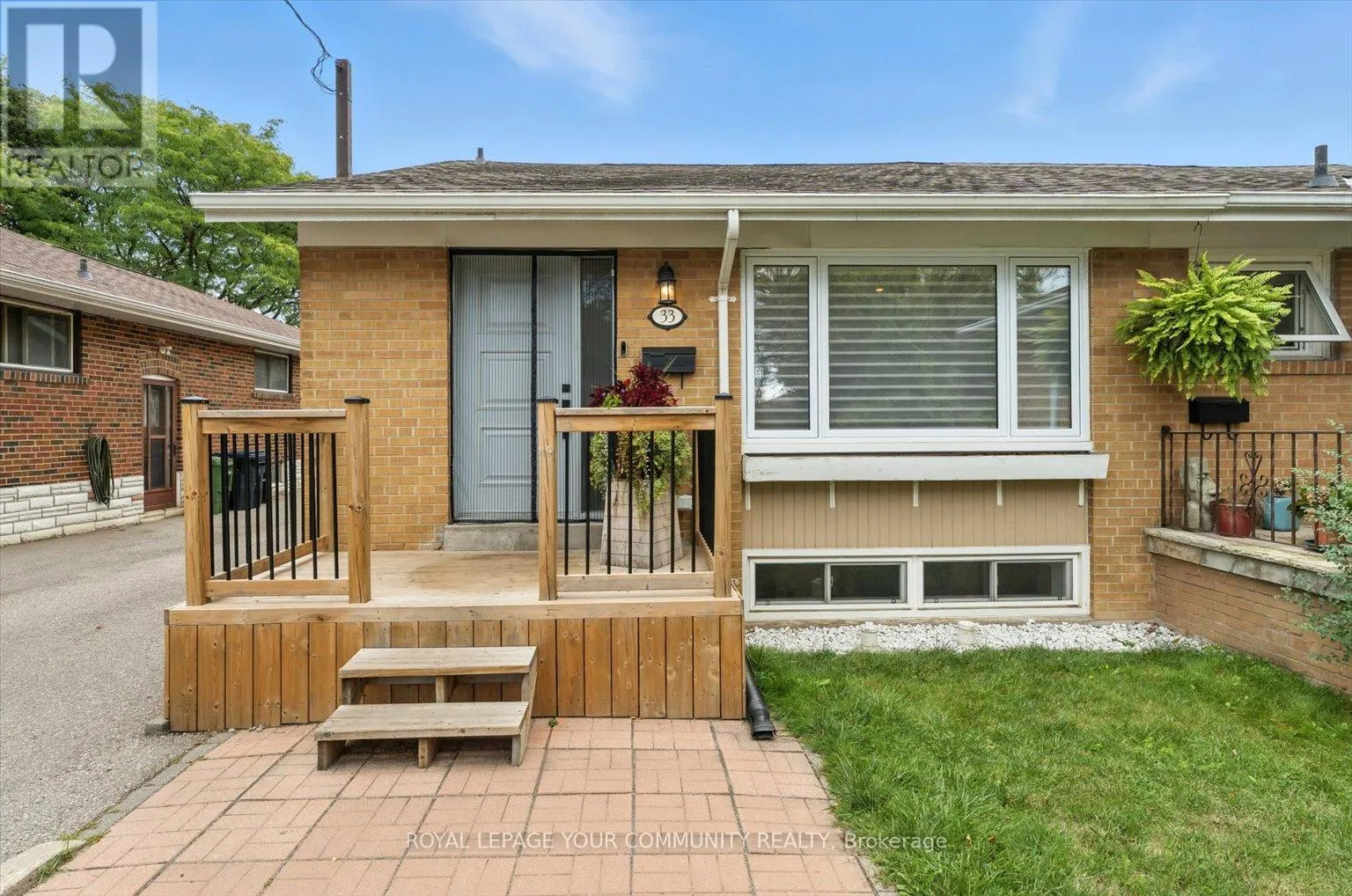 33 MURELLEN CRESCENT