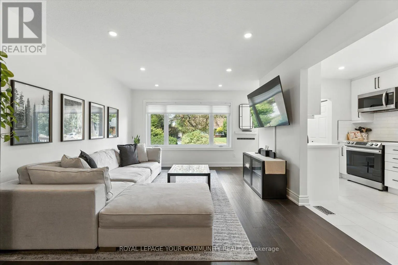 33 MURELLEN CRESCENT