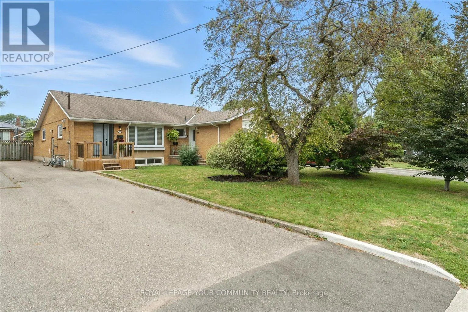 33 MURELLEN CRESCENT