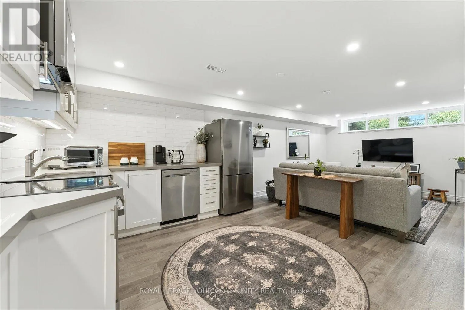 33 MURELLEN CRESCENT
