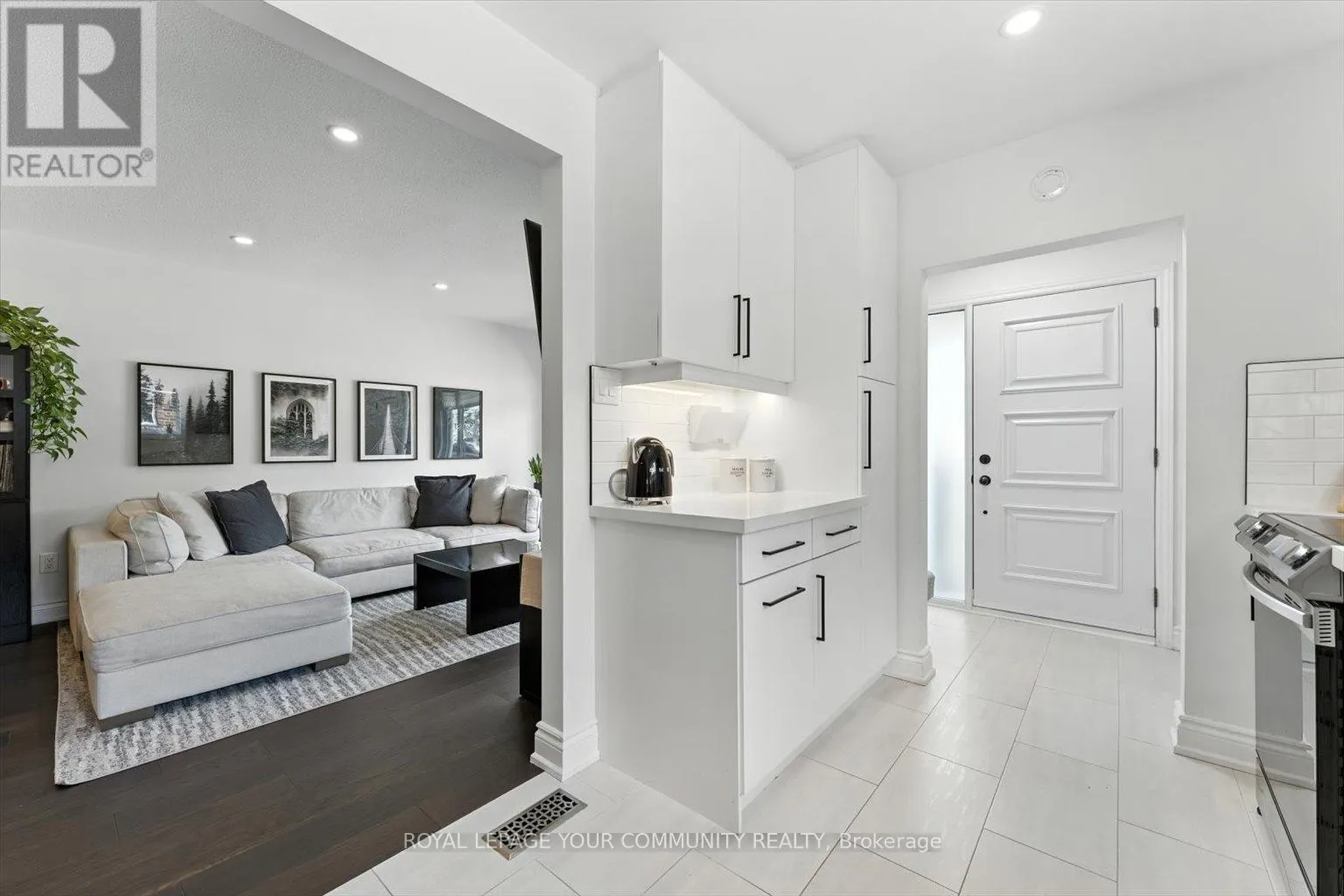 33 MURELLEN CRESCENT