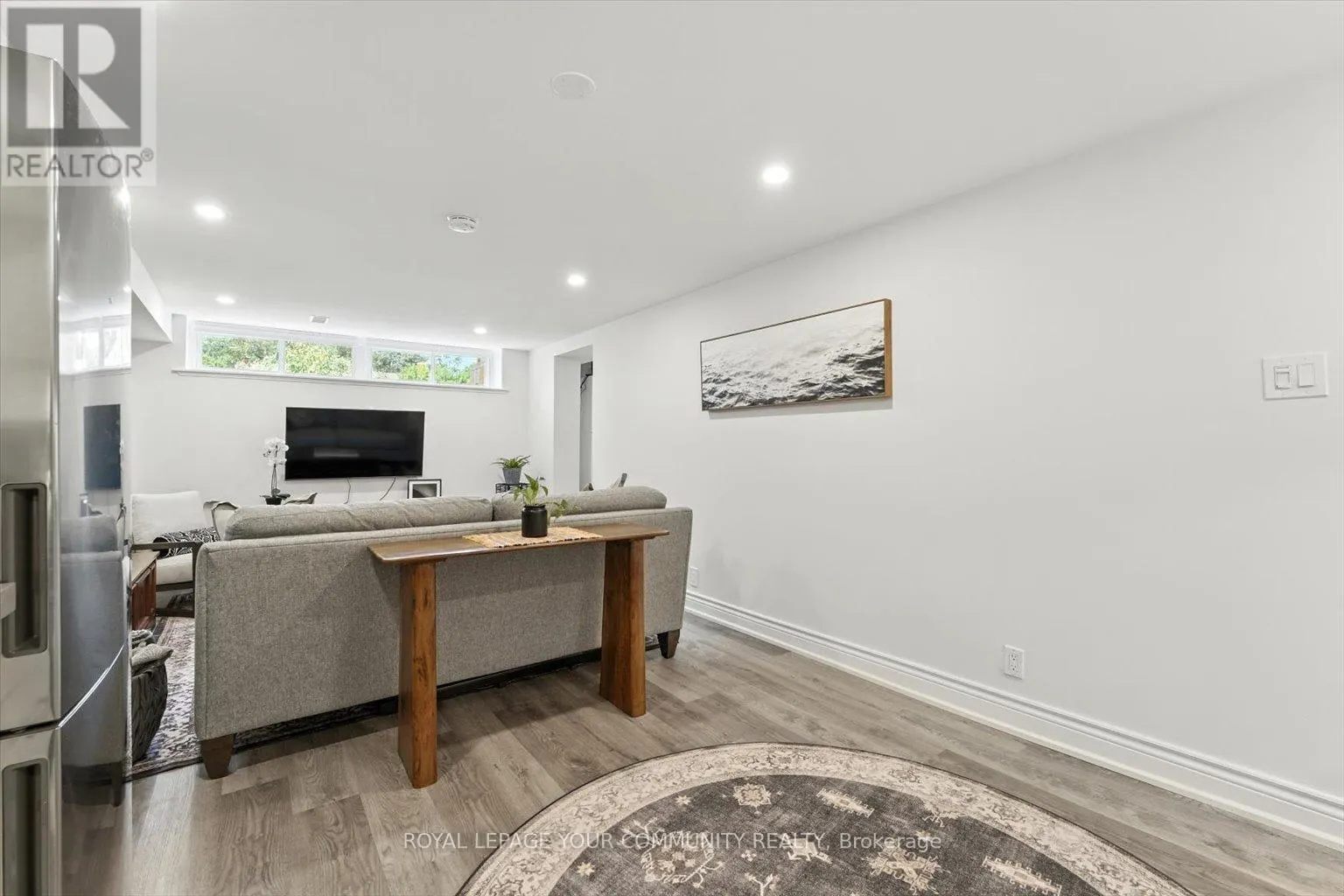 33 MURELLEN CRESCENT