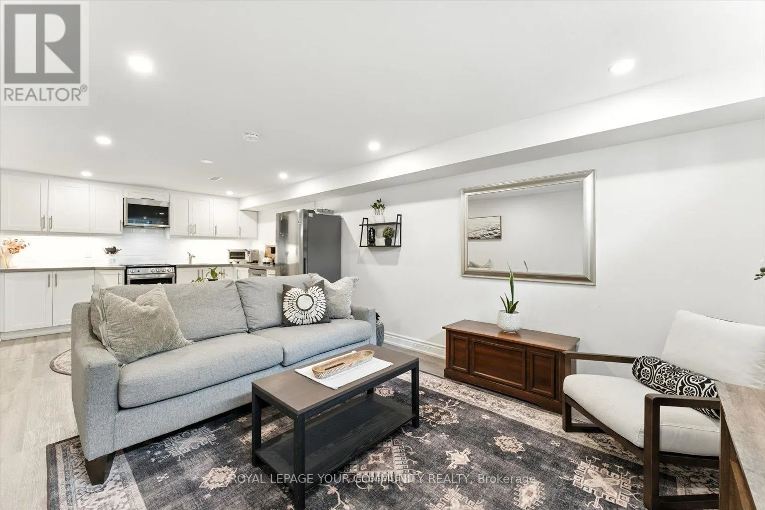33 MURELLEN CRESCENT