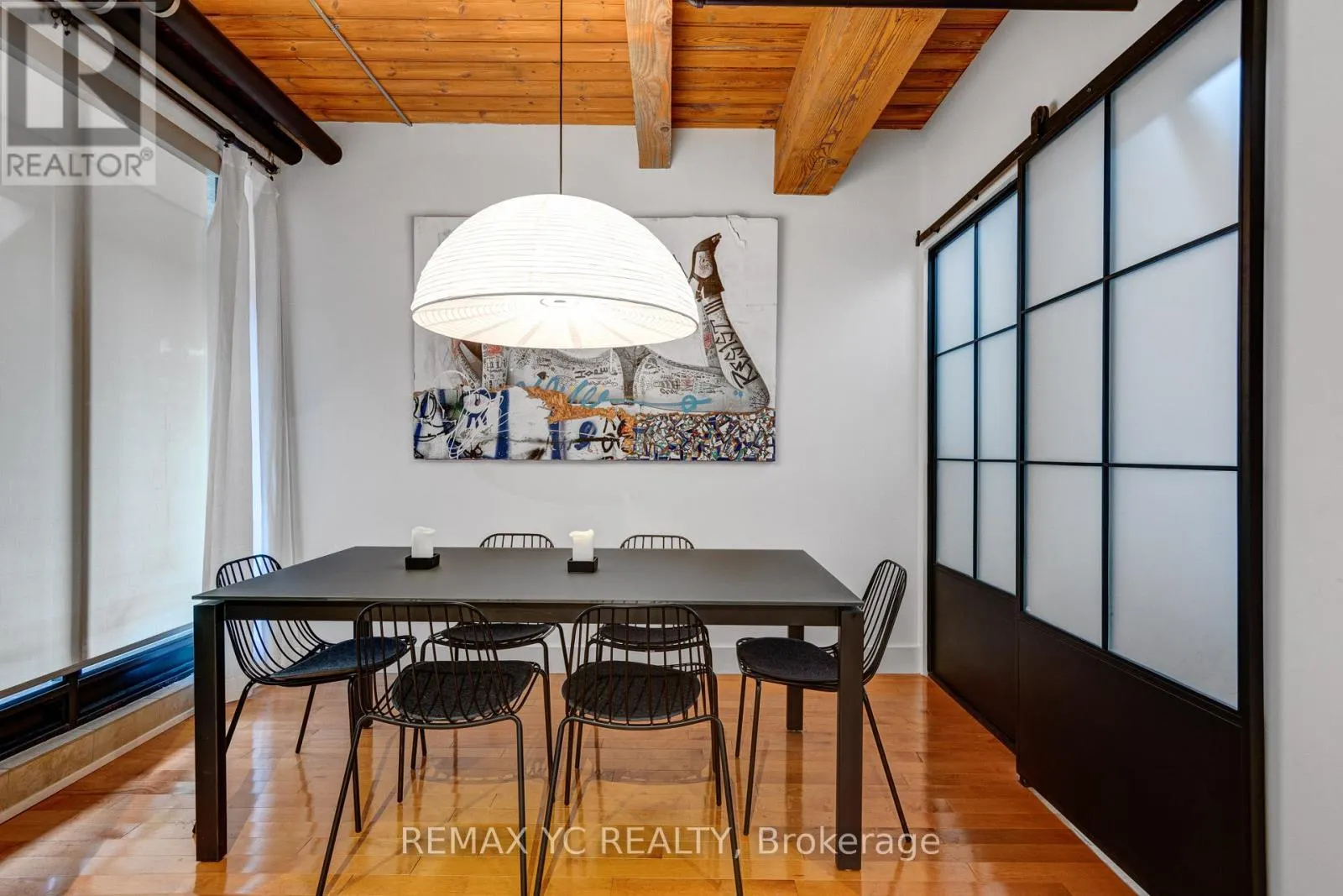 105 - 436 WELLINGTON STREET W