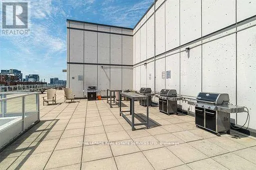 PH13 - 700 KING STREET W