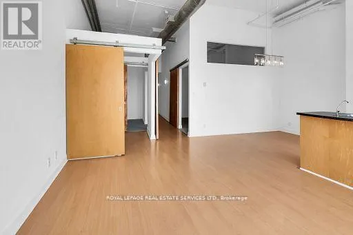 PH13 - 700 KING STREET W