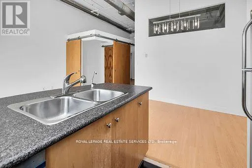 PH13 - 700 KING STREET W