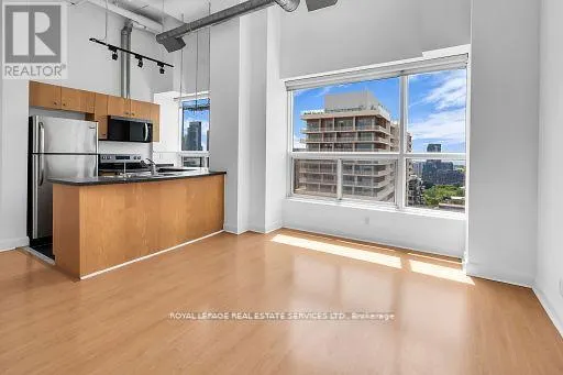 PH13 - 700 KING STREET W
