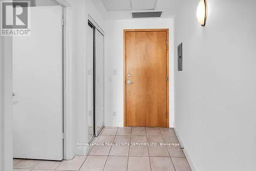 PH13 - 700 KING STREET W