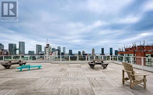 PH13 - 700 KING STREET W