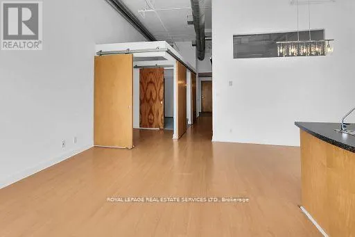 PH13 - 700 KING STREET W