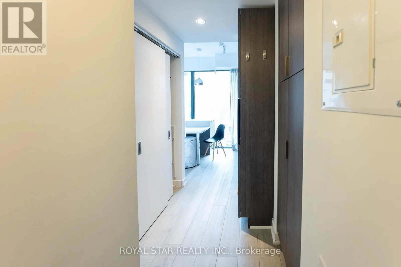 601 - 215 QUEEN STREET W