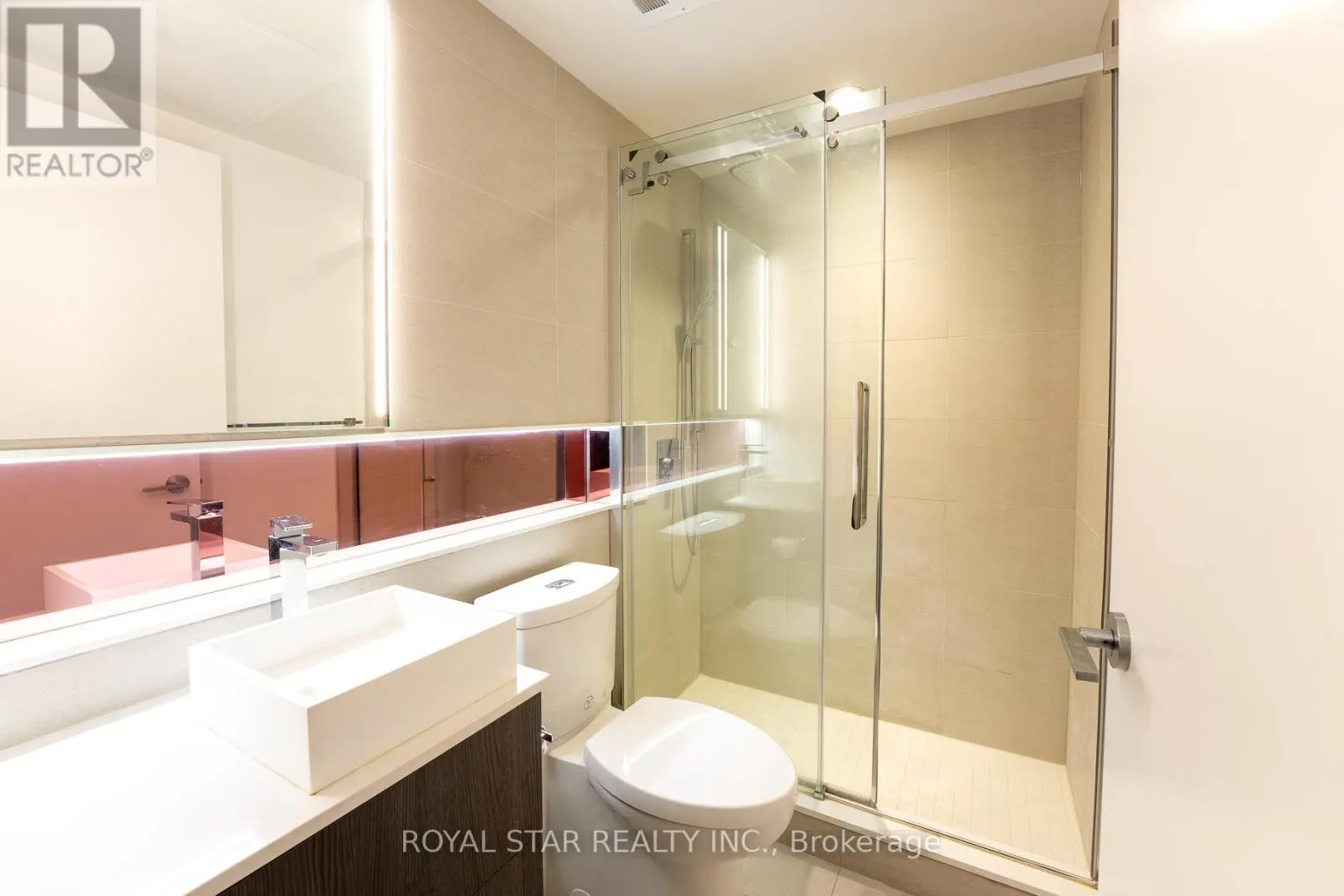 601 - 215 QUEEN STREET W