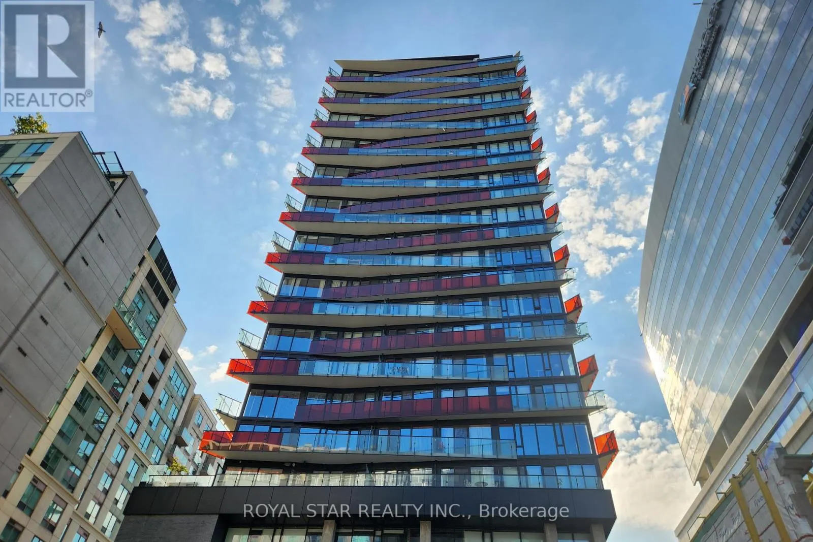 601 - 215 QUEEN STREET W