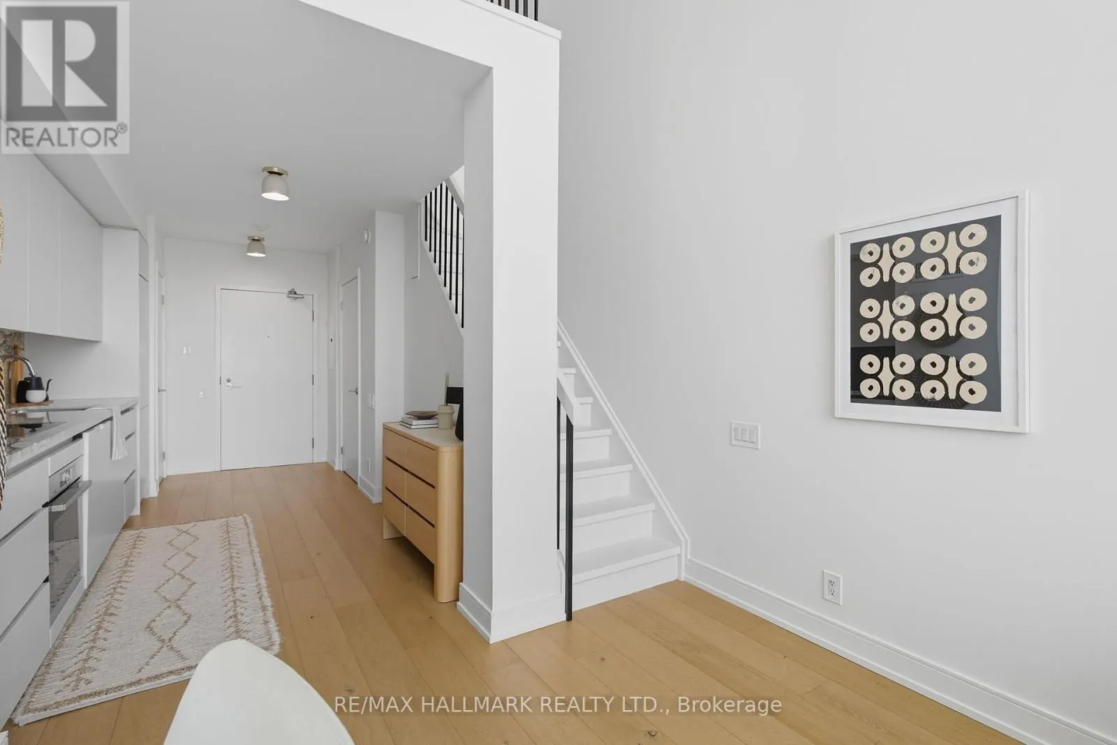 719 - 5 HANNA AVENUE