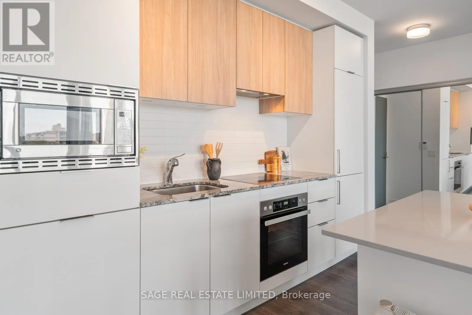 212 - 50 O'NEILL ROAD W