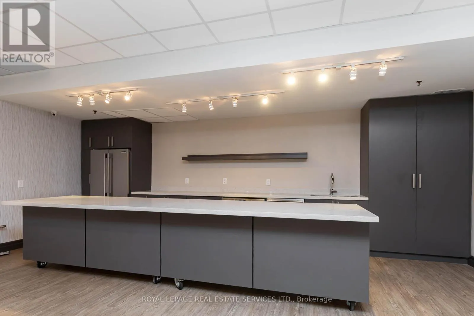 702 - 1900 SHEPPARD AVENUE E