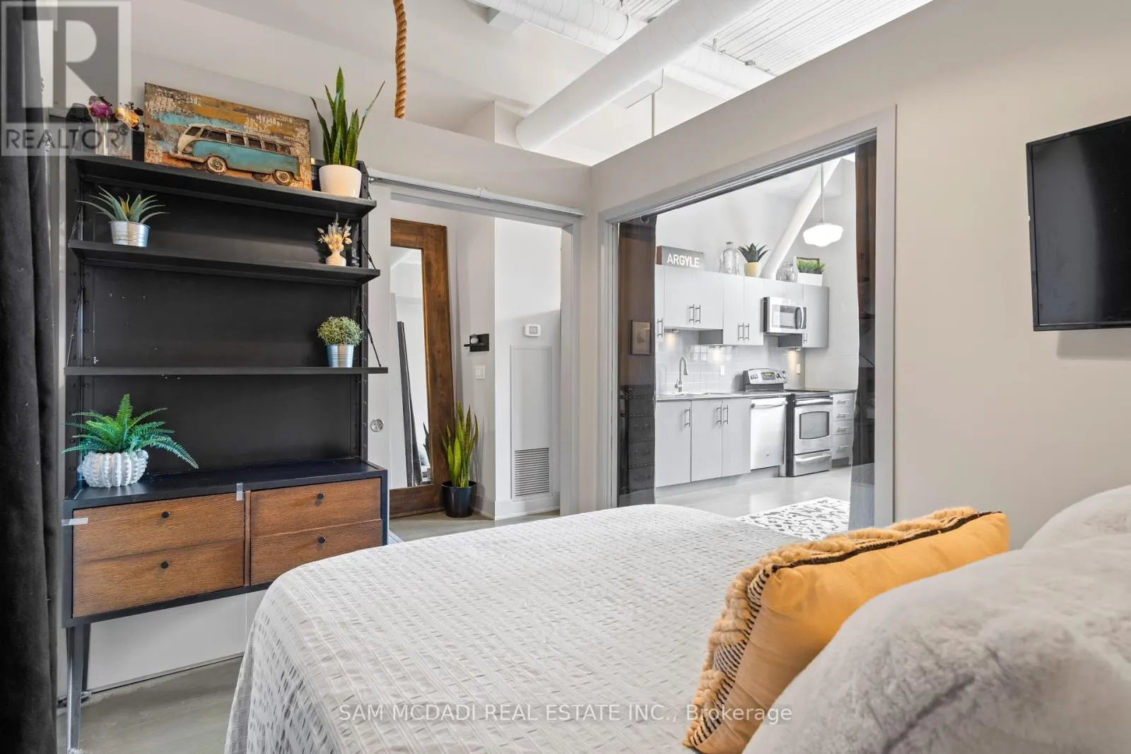 204 - 183 DOVERCOURT ROAD