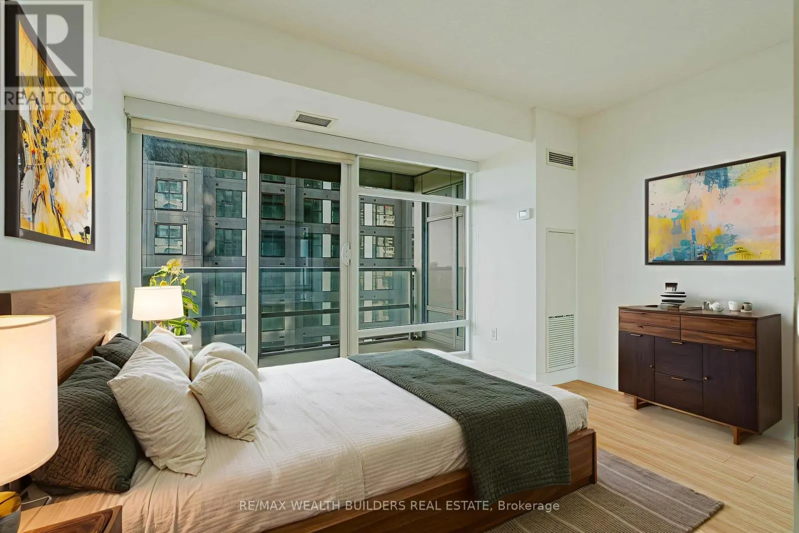 2702 - 2181 YONGE STREET