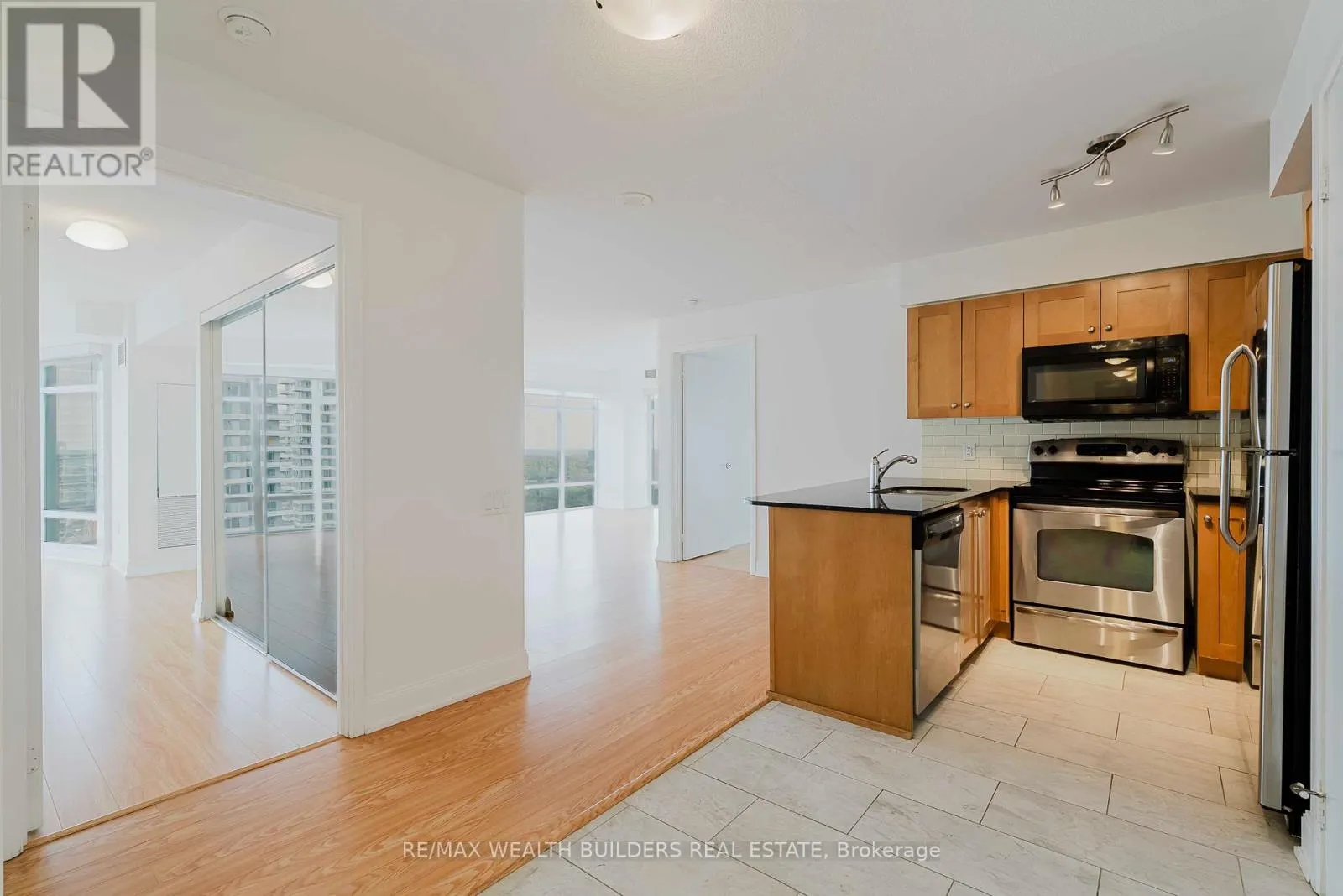 2702 - 2181 YONGE STREET