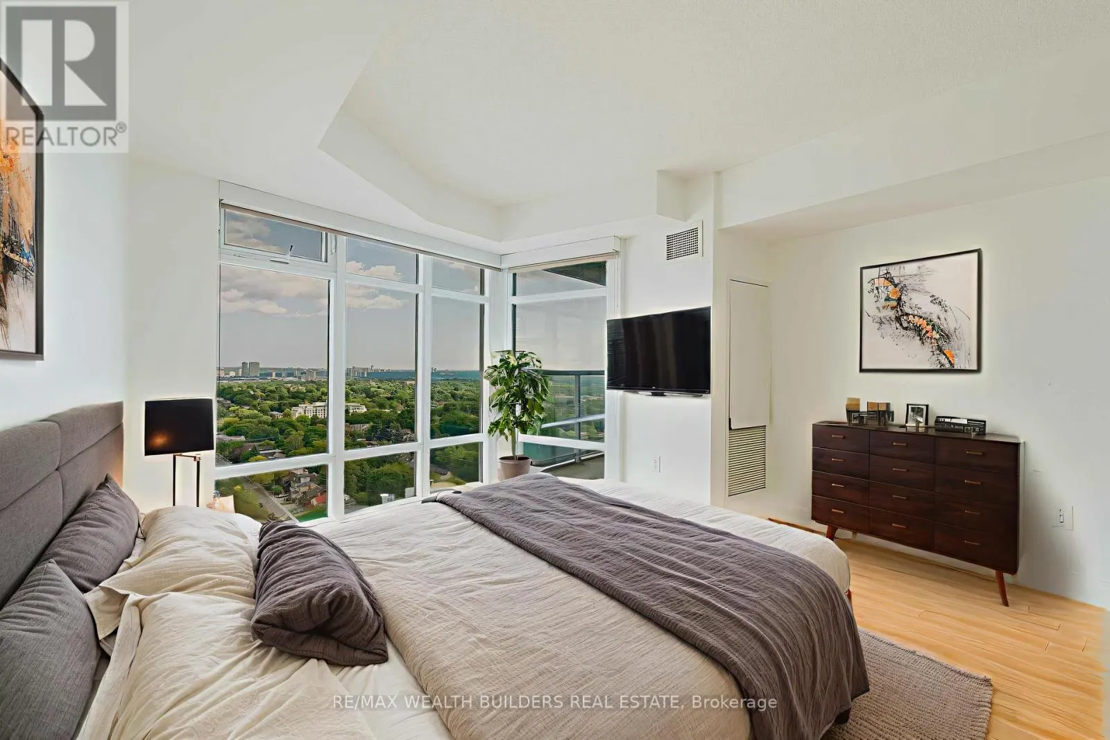 2702 - 2181 YONGE STREET