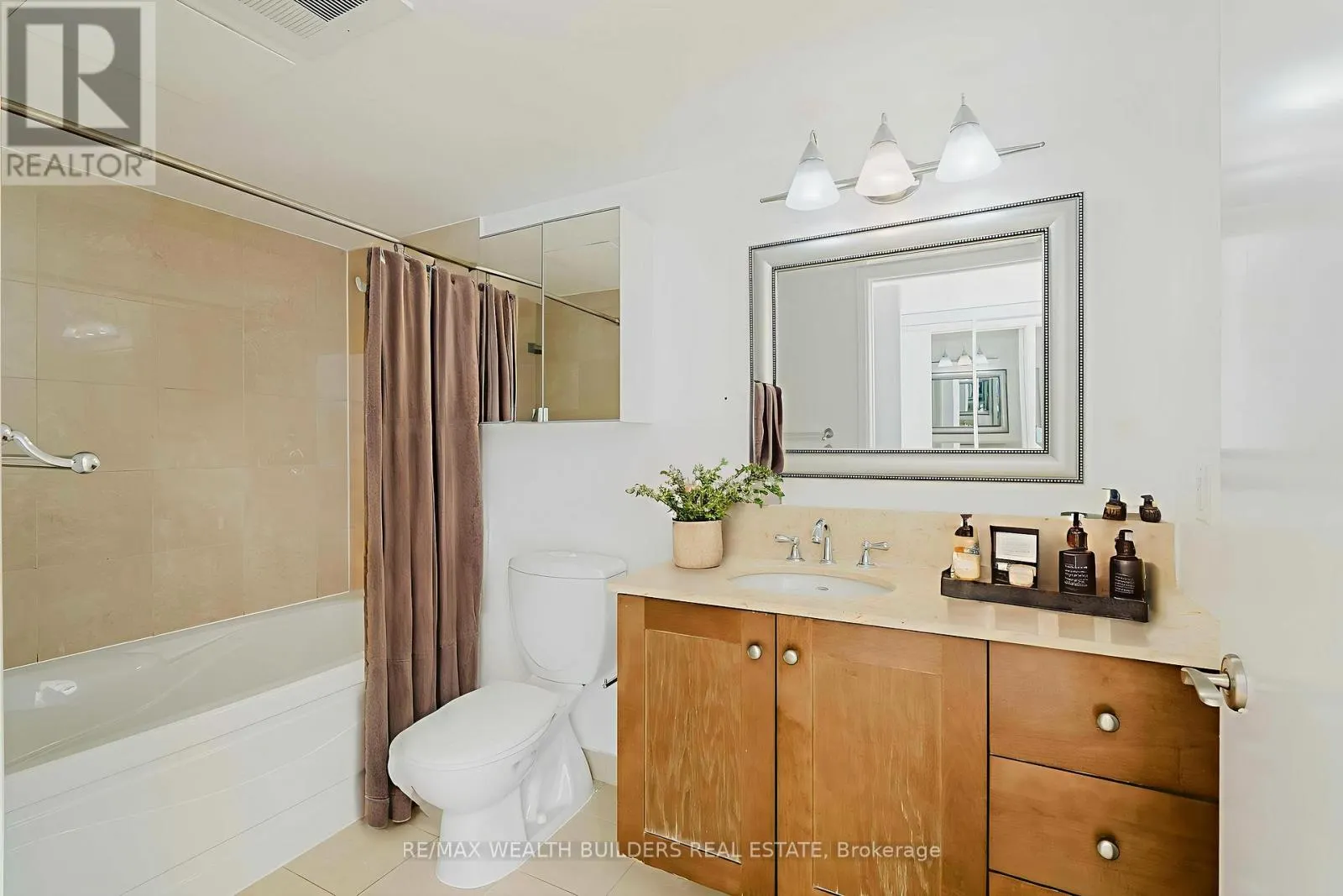 2702 - 2181 YONGE STREET