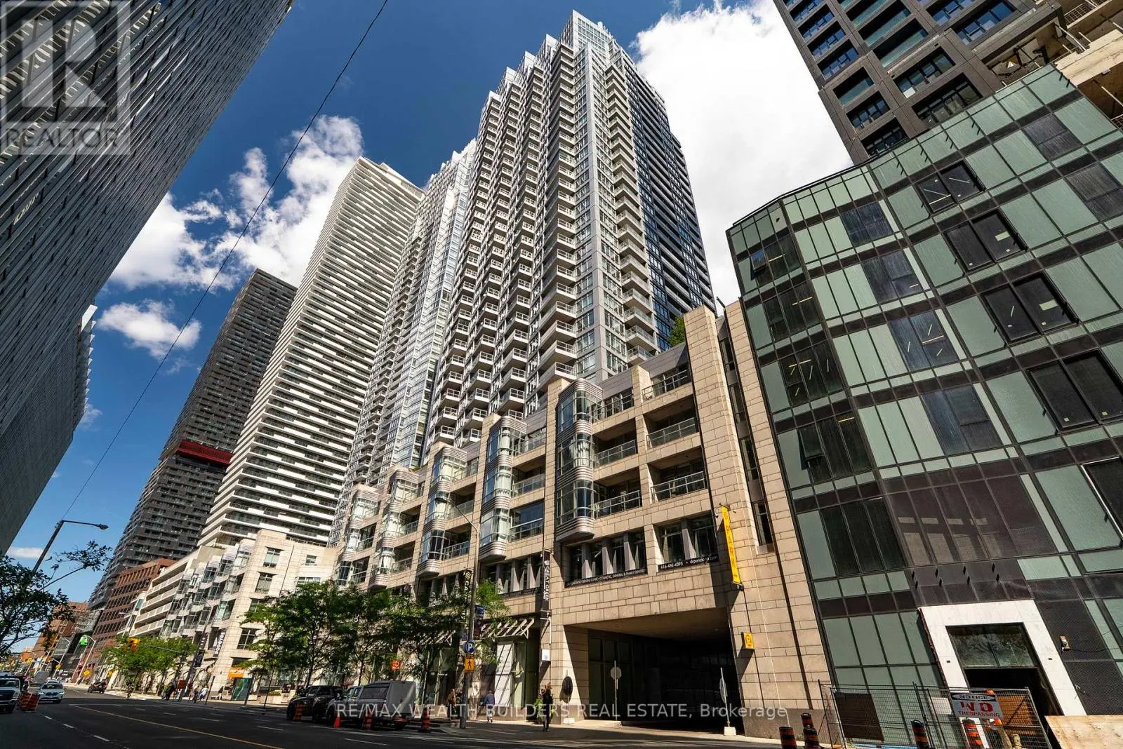 2702 - 2181 YONGE STREET