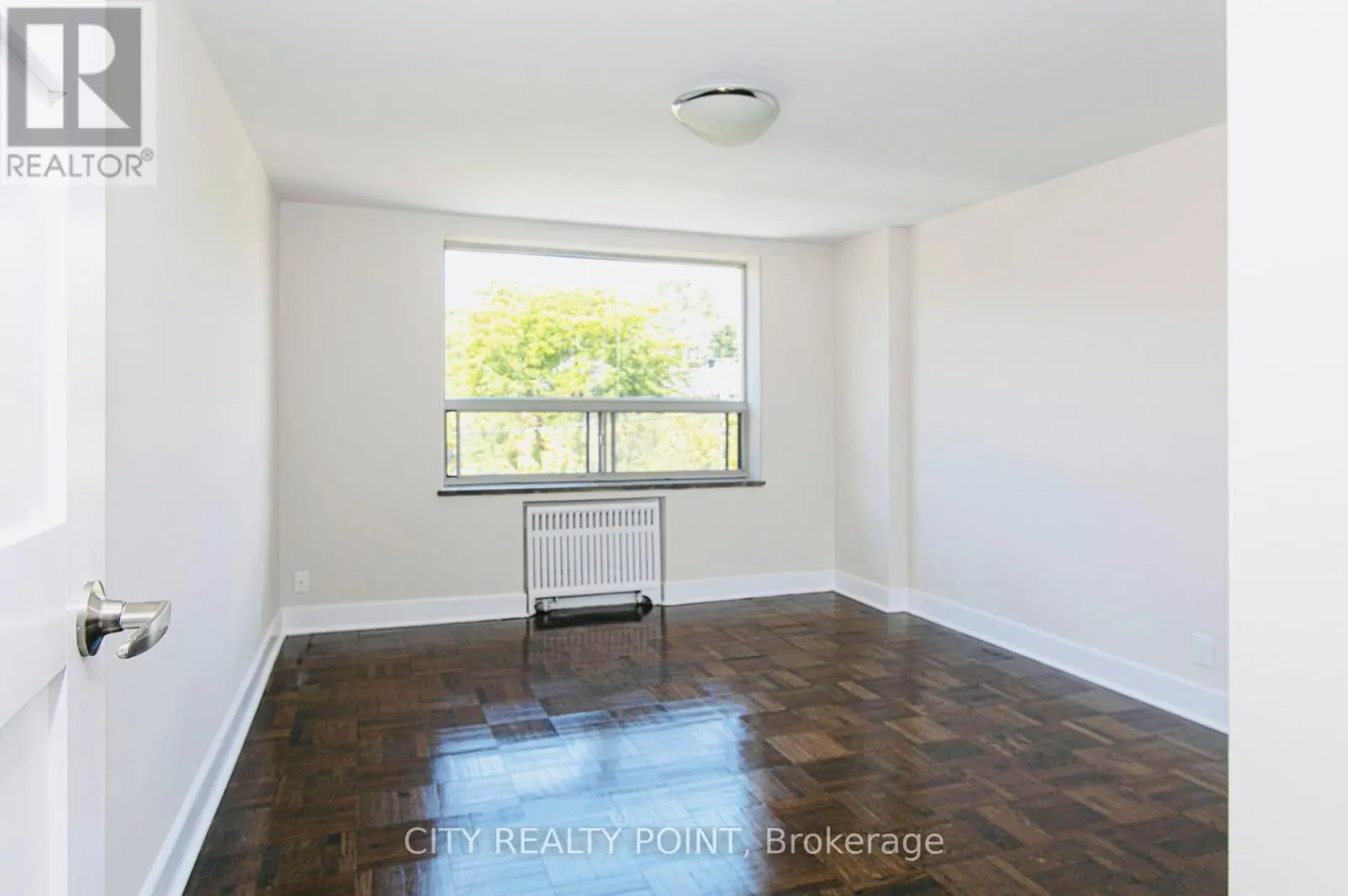 302 - 990 AVENUE ROAD