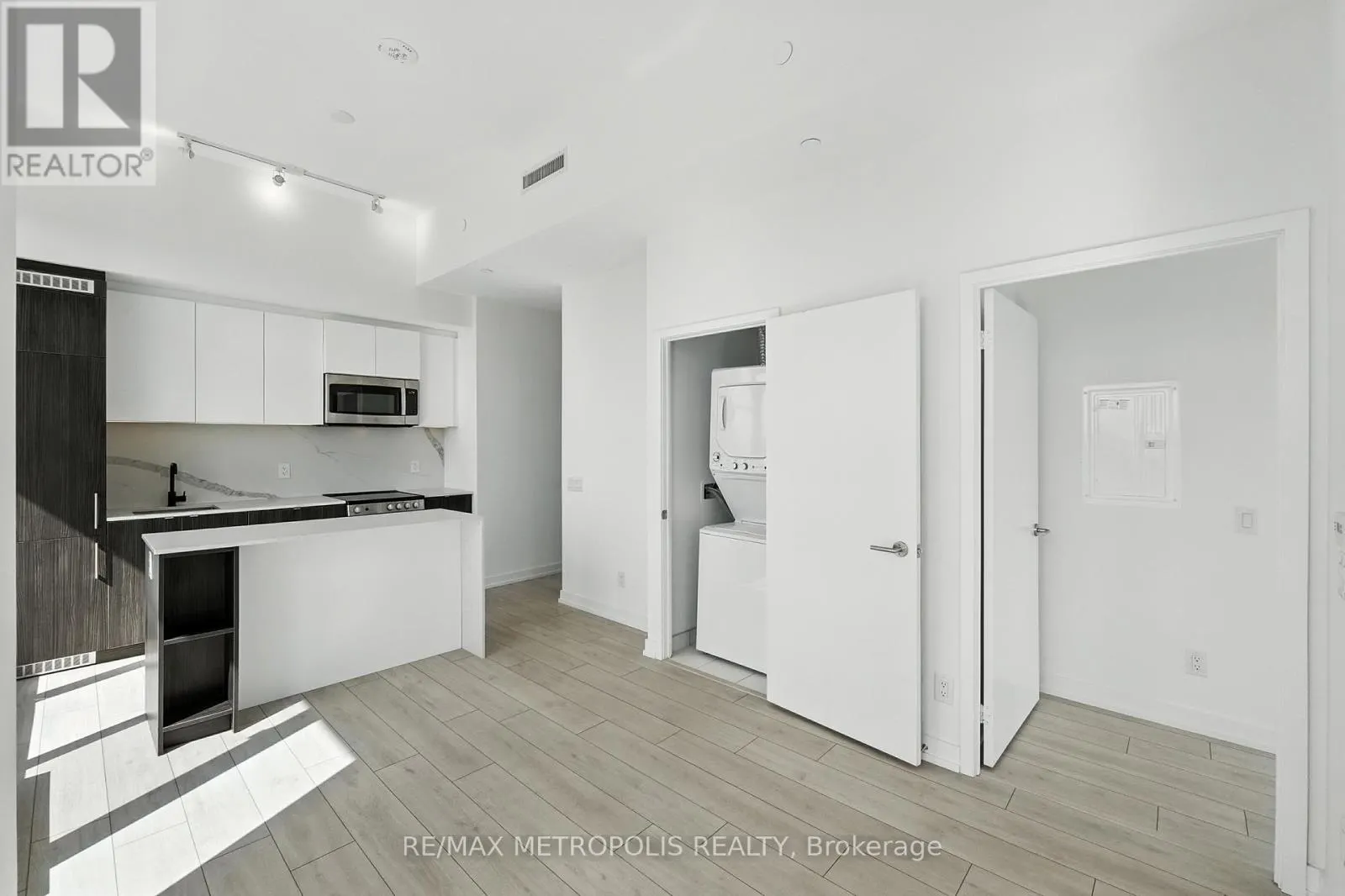 815 - 500 DUPONT STREET