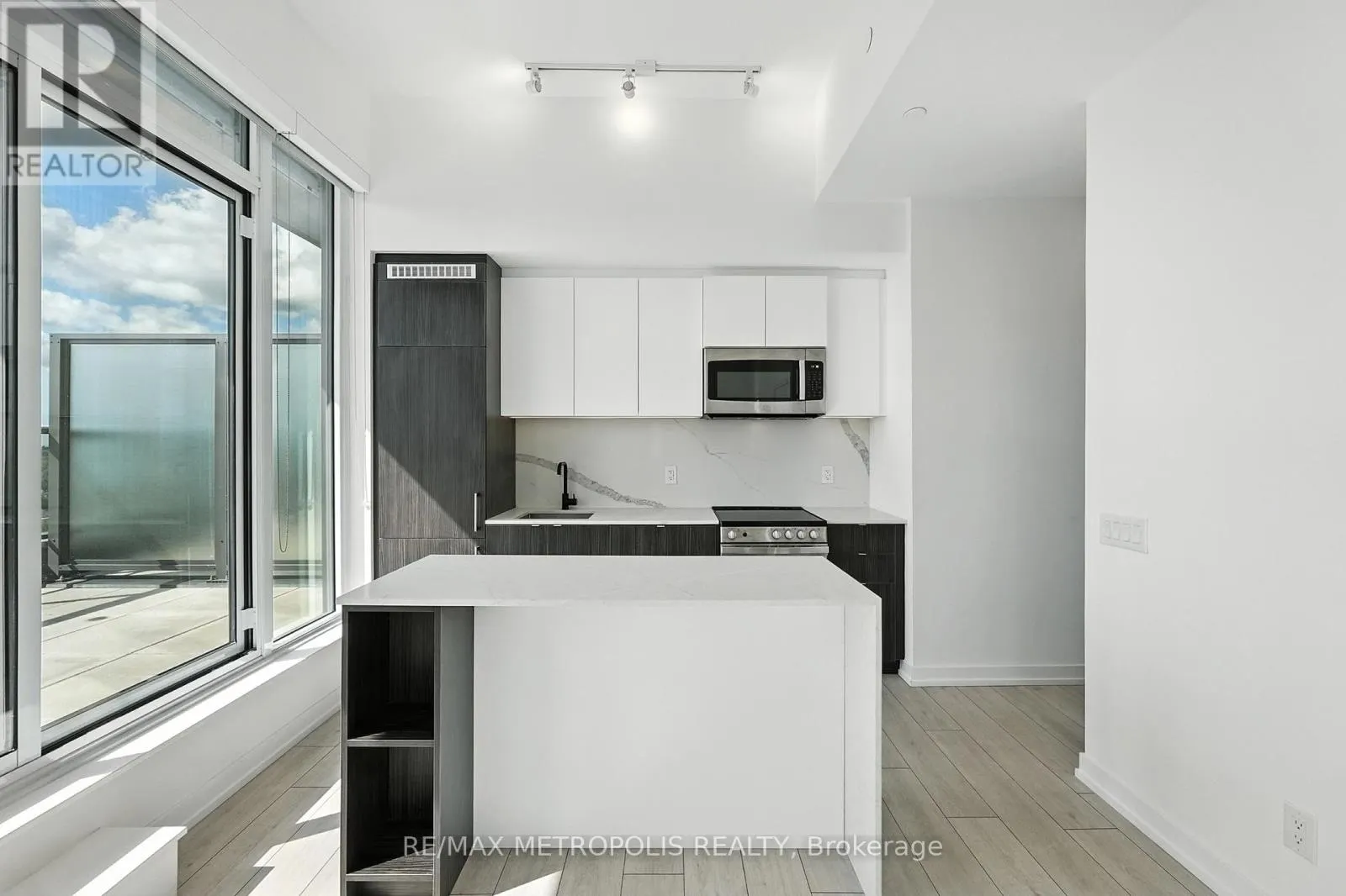 815 - 500 DUPONT STREET