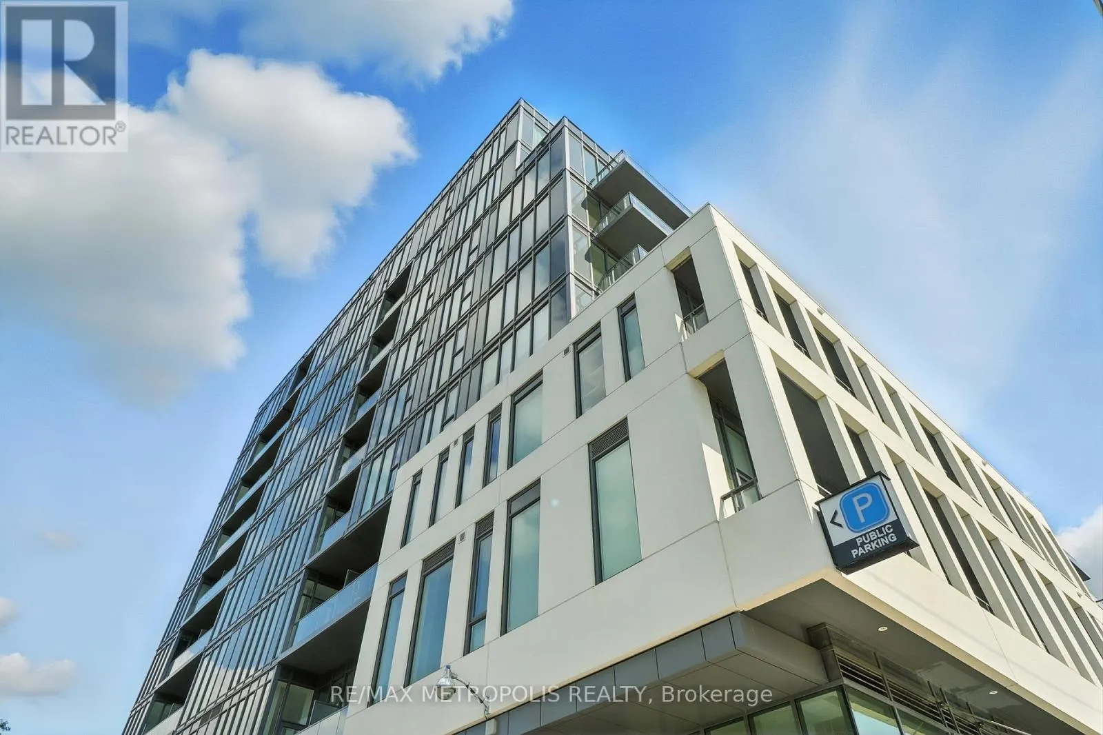 815 - 500 DUPONT STREET