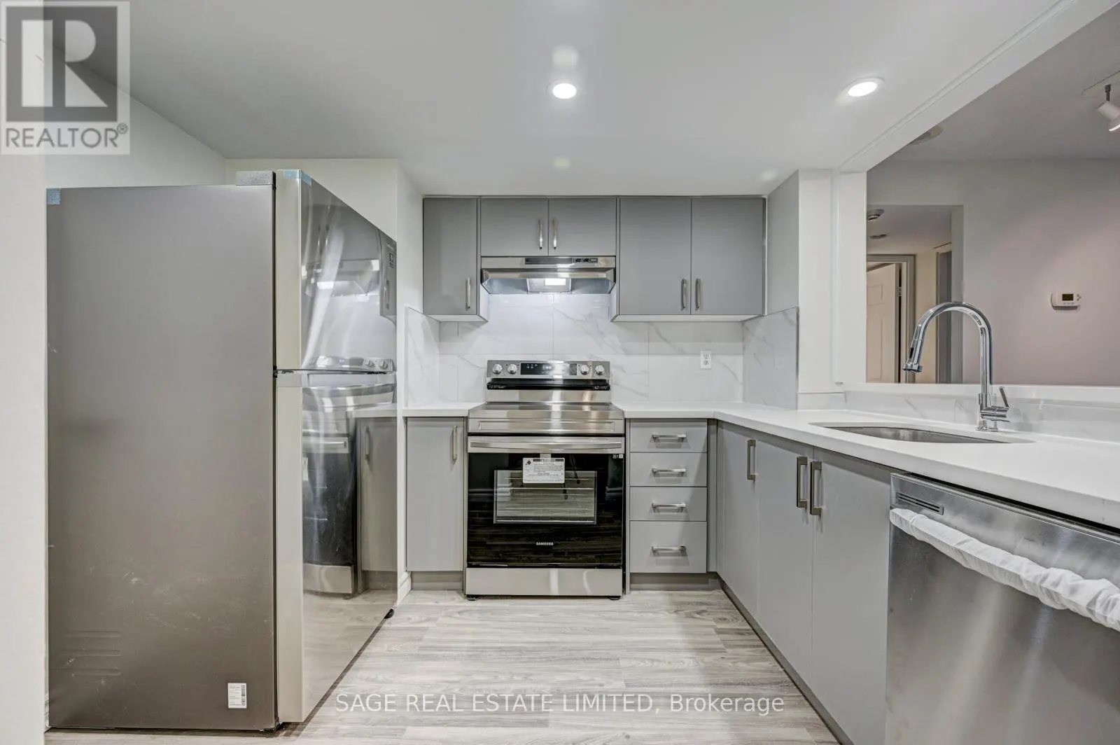204 - 705 KING STREET W