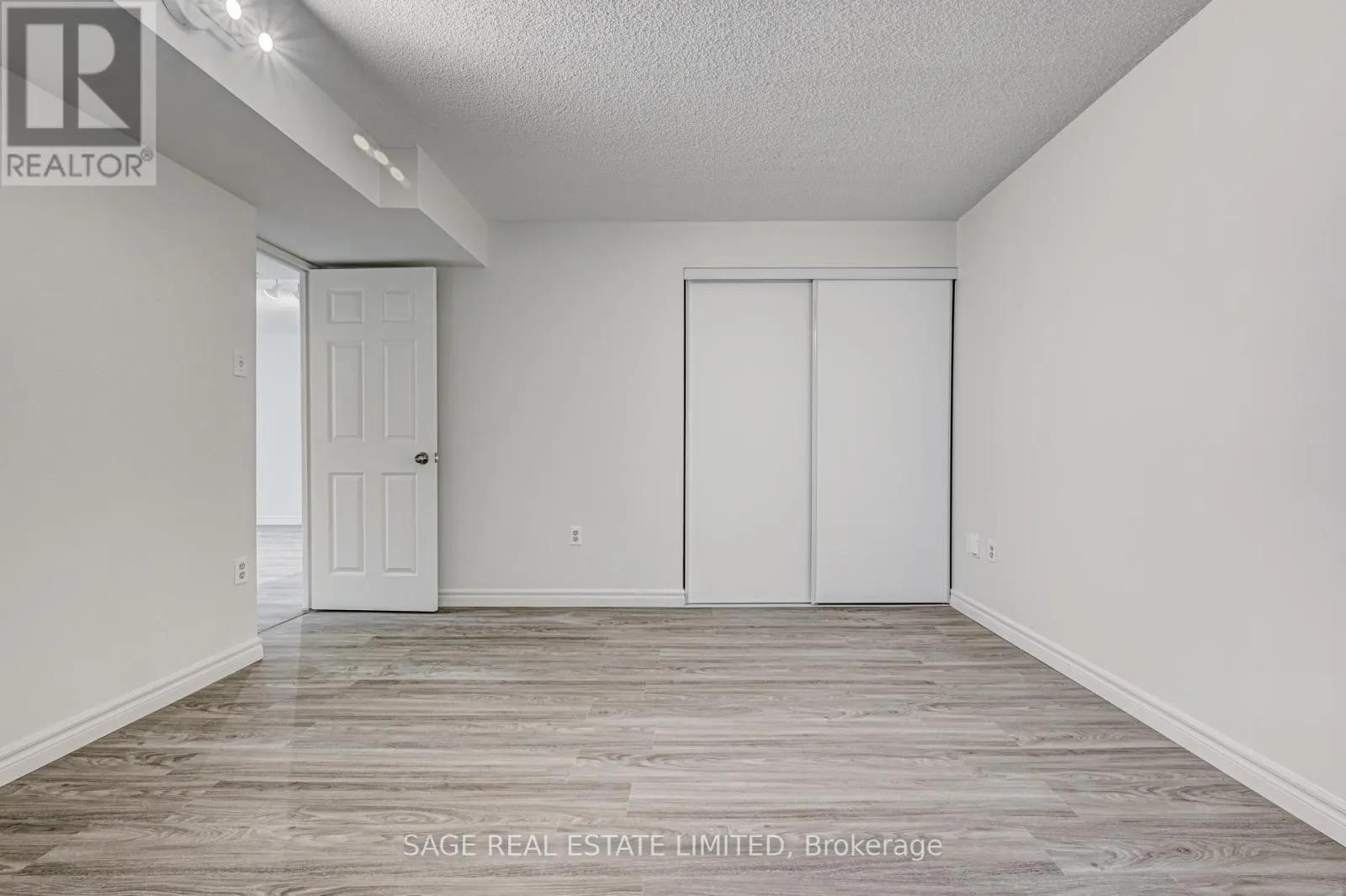 204 - 705 KING STREET W
