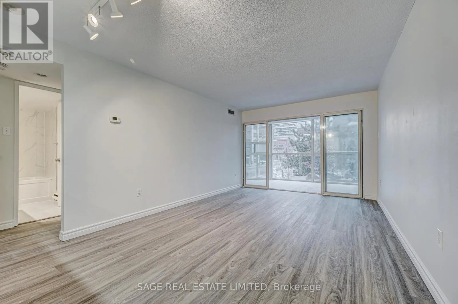 204 - 705 KING STREET W
