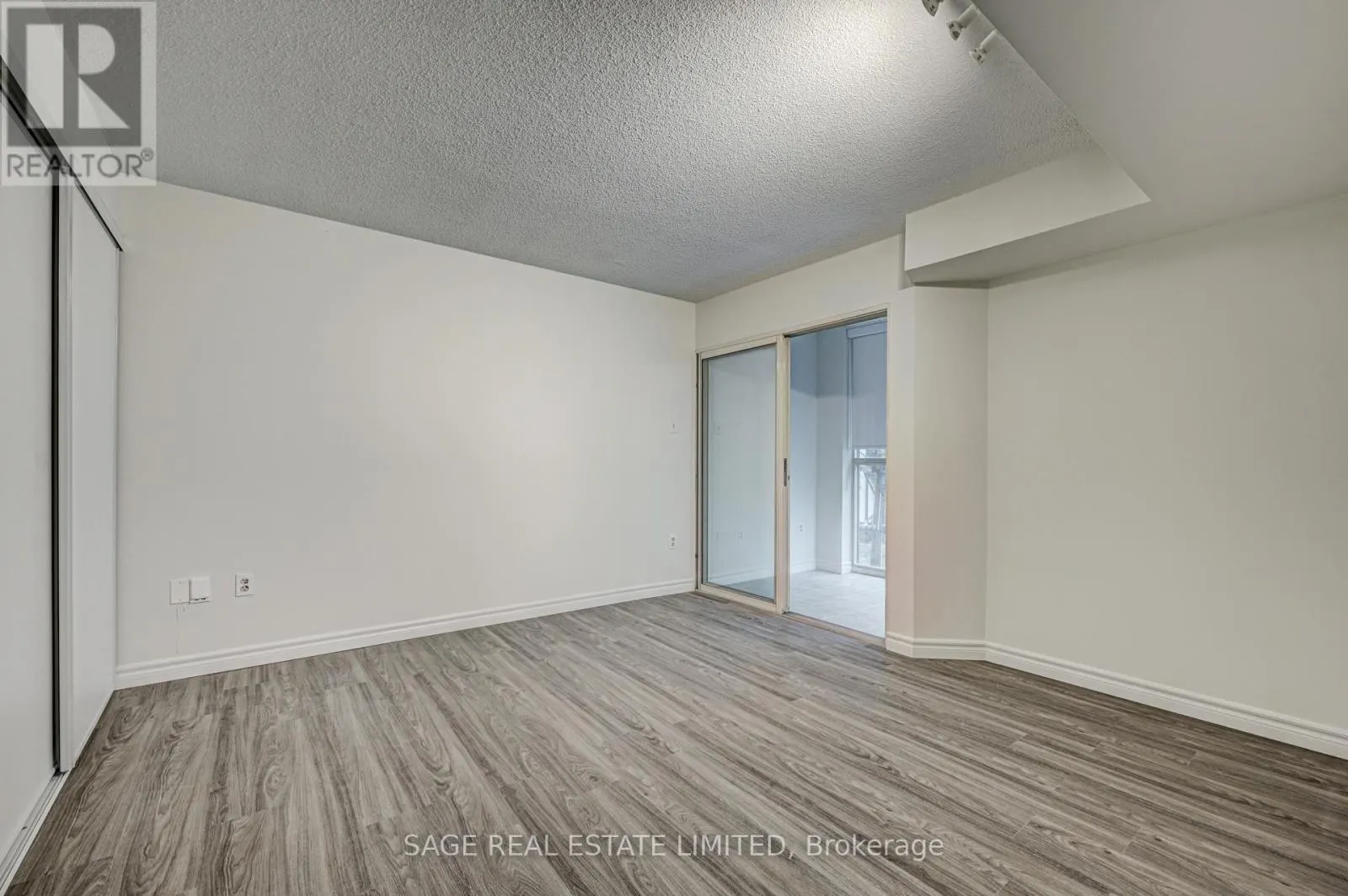 204 - 705 KING STREET W