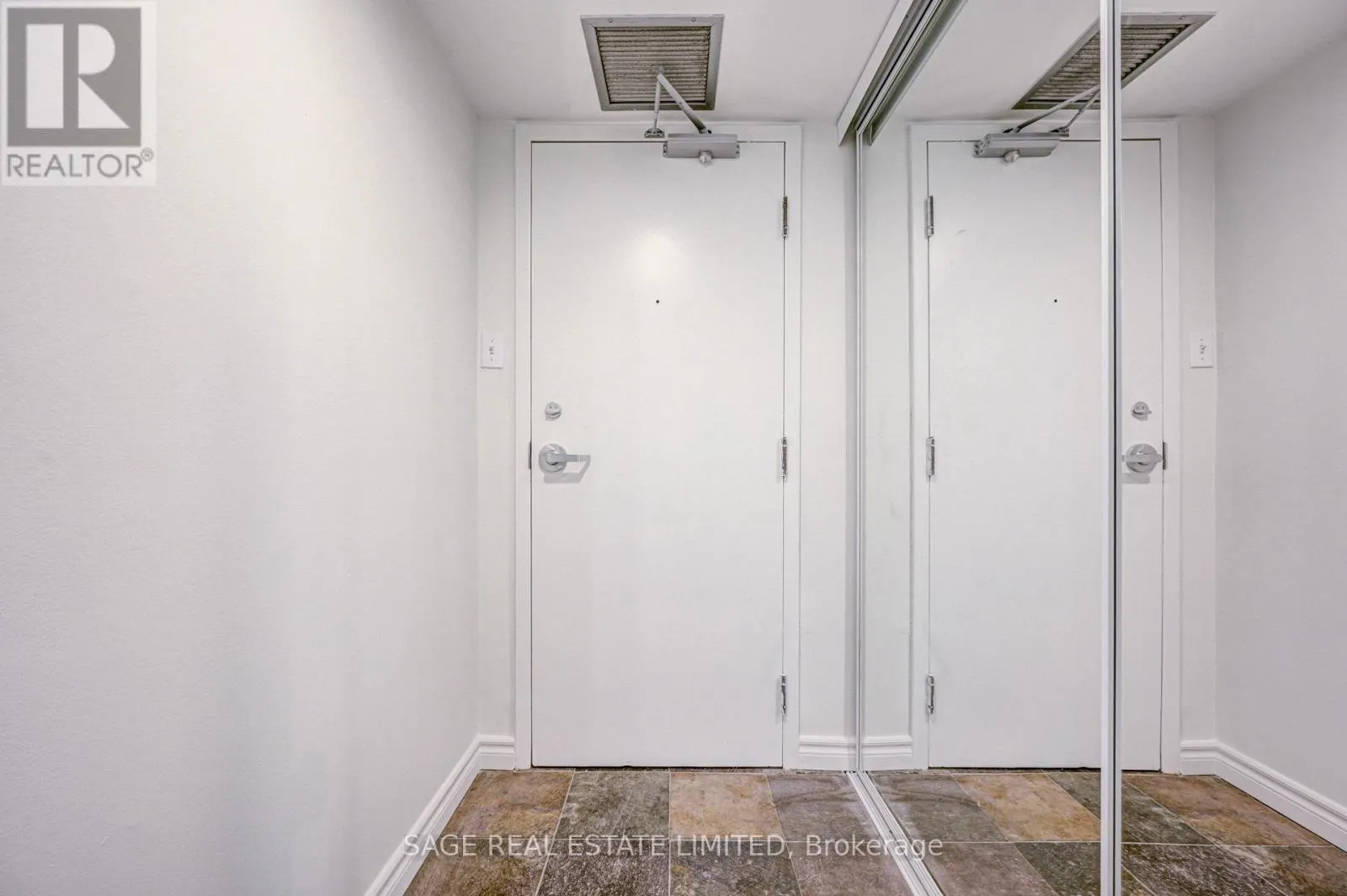 204 - 705 KING STREET W