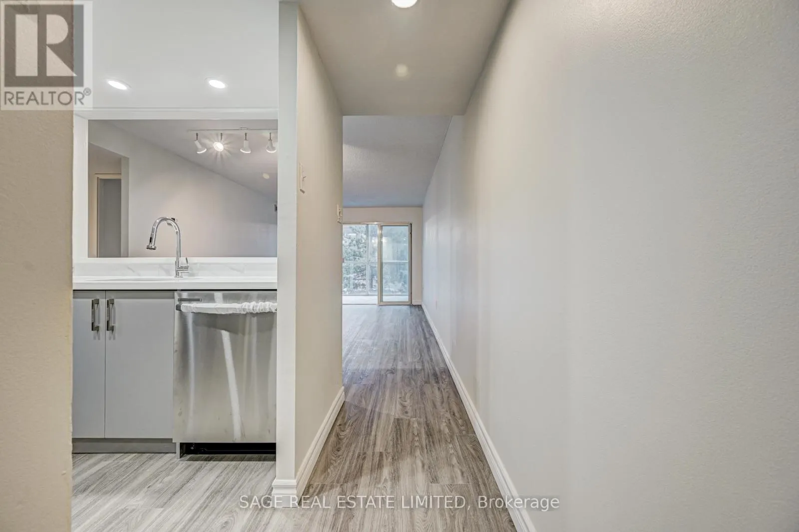204 - 705 KING STREET W