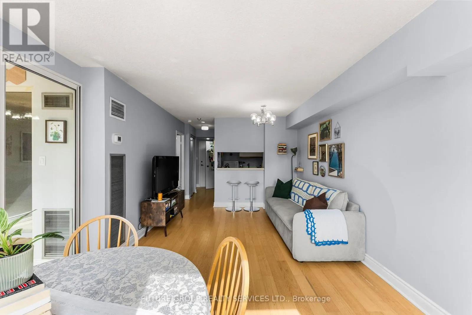 2209 - 633 BAY STREET