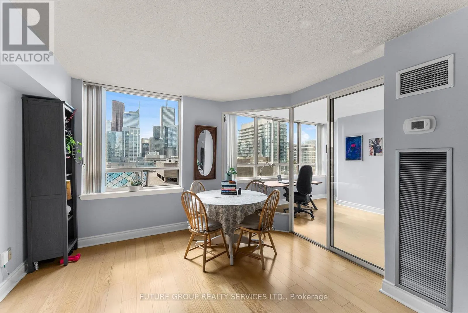 2209 - 633 BAY STREET